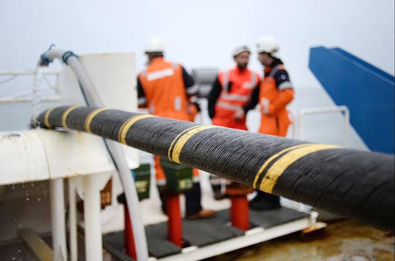 A ship lays an electric submarine cable and optical fiber in Europe at an unspecified time and location. (AFP Photo)