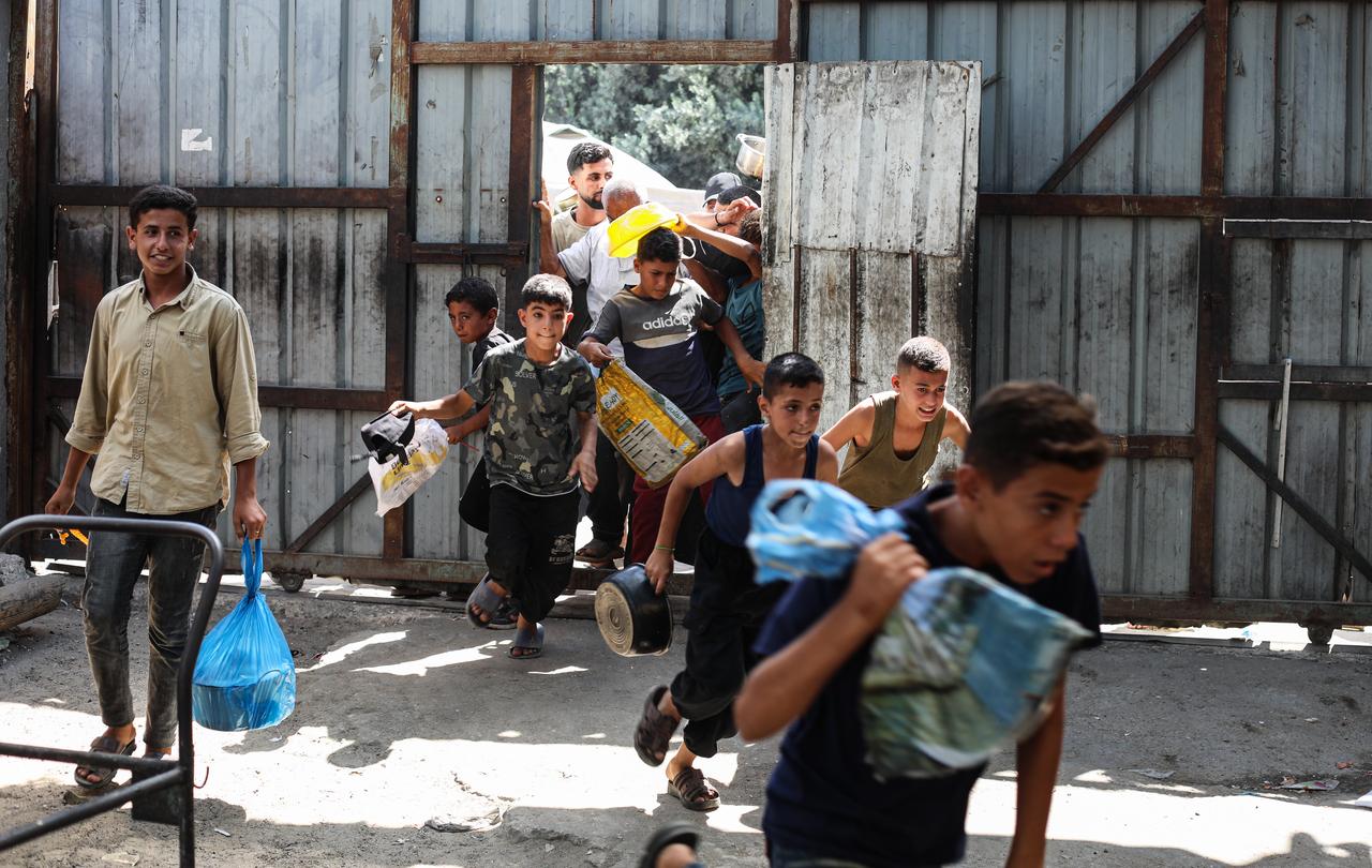 Palestinian children run at a distribution point as hot meals are handed out in the Nuseirat Refugee Camp in central Gaza, Palestine, on September 19, 2026. (AA Photo)