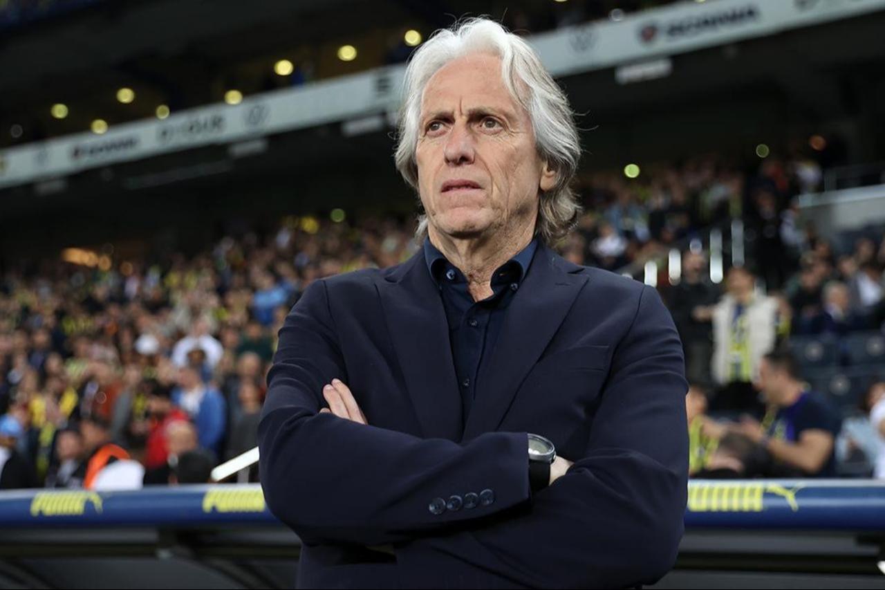 Portuguese coach Jorge Jesus watches from the sidelines before a Turkish Super Lig match at Sukru Saracoglu Stadium in Istanbul, Türkiye. (AA Photo)