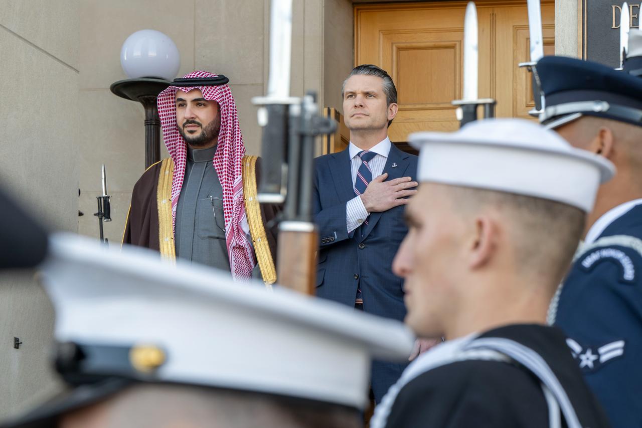 Saudi defense minister discusses regional security with US, French counterparts Image