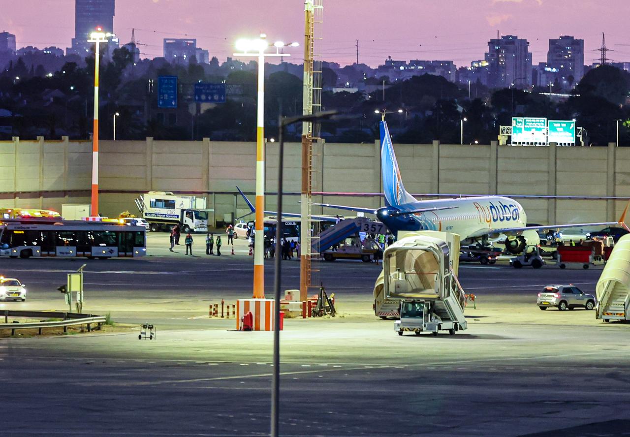 A replacement Flydubai plane lands at Ben Gurion Airport in Tel Aviv, Israel, carrying passengers from flight FZ1073, which was diverted to Saudi Arabia after transmitting an emergency code while flying through Jordanian airspace, on September 30, 2026. (AA Photo)