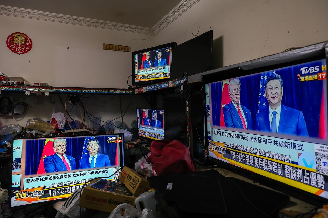 TV screens at a repair shop are seen broadcasting news about the upcoming the Trump-Xi meeting in Washington, in Taipei, Taiwan, on September 23, 2026. (AA Photo)