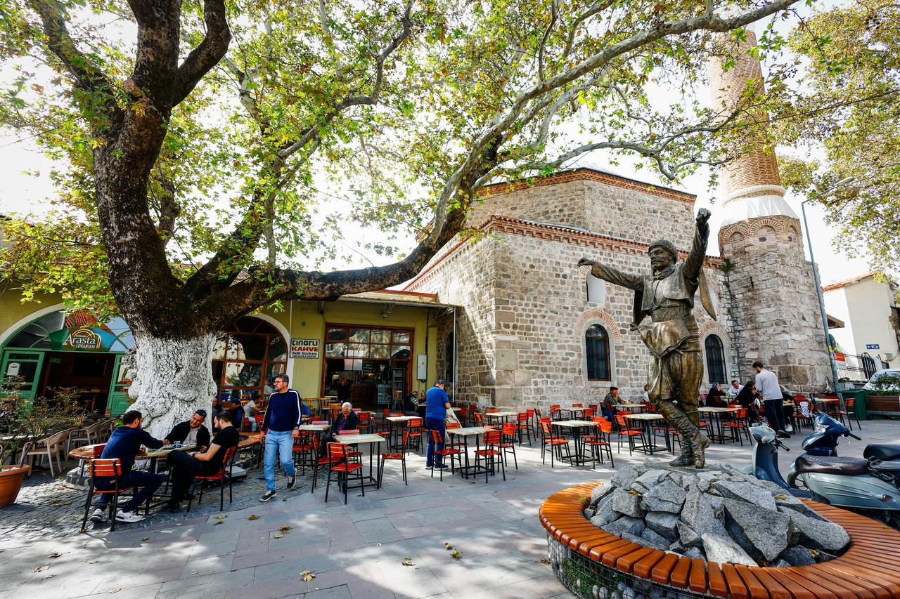 A centuries-old plane tree shades the tables of Cinarli Kahve beside the historic Haci Hekim Mosque in Bergama, Izmir, Türkiye. (AA Photo)