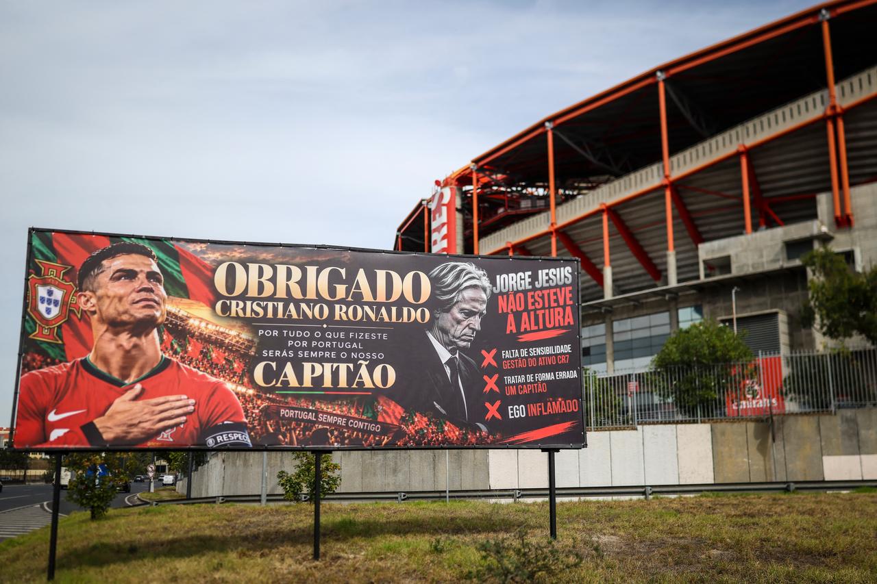 A billboard praising Cristiano Ronaldo and criticizing Portugal coach Jorge Jesus stands near Luz Stadium in Lisbon, Oct. 2, 2026. (AFP Photo)