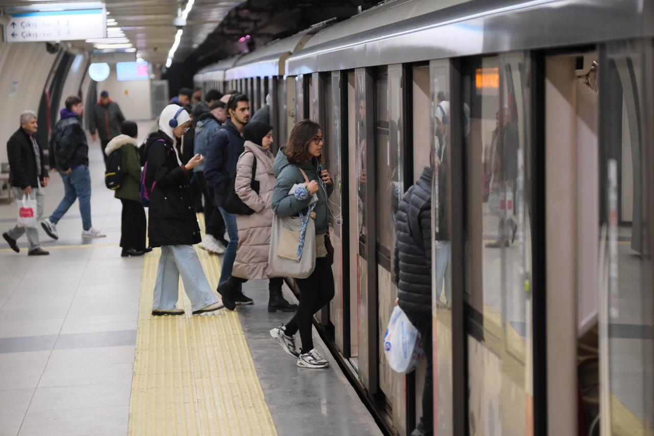 Commuters board a metro train at a station in Istanbul, where the city's rail network recorded its highest-ever daily passenger count on Oct. 6, 2026. (Photo via Metro Istanbul)