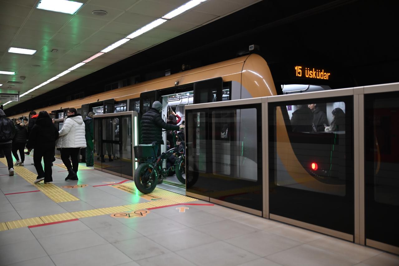 Passengers board a metro train at an Istanbul station, including a wheelchair user, as Metro Istanbul reports a record 3.3 million daily journeys. (Photo via Metro Istanbul)