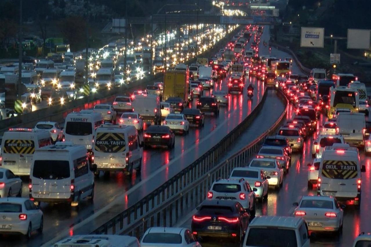 Istanbul's E-5 highway to face 7-hour nightly closures for 12 days