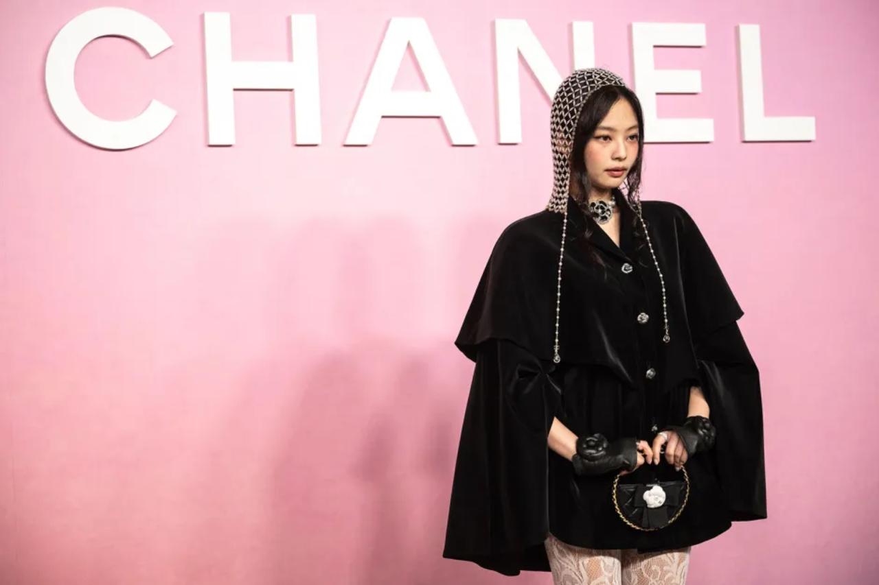 Jennie, The Weeknd duet in Seoul stirs online debate over unscripted ending