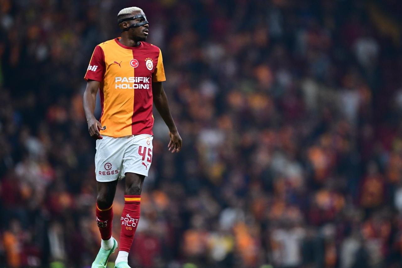 Osimhen changes game as 10-man Galatasaray strike late to beat Kasimpasa 3-1 Image