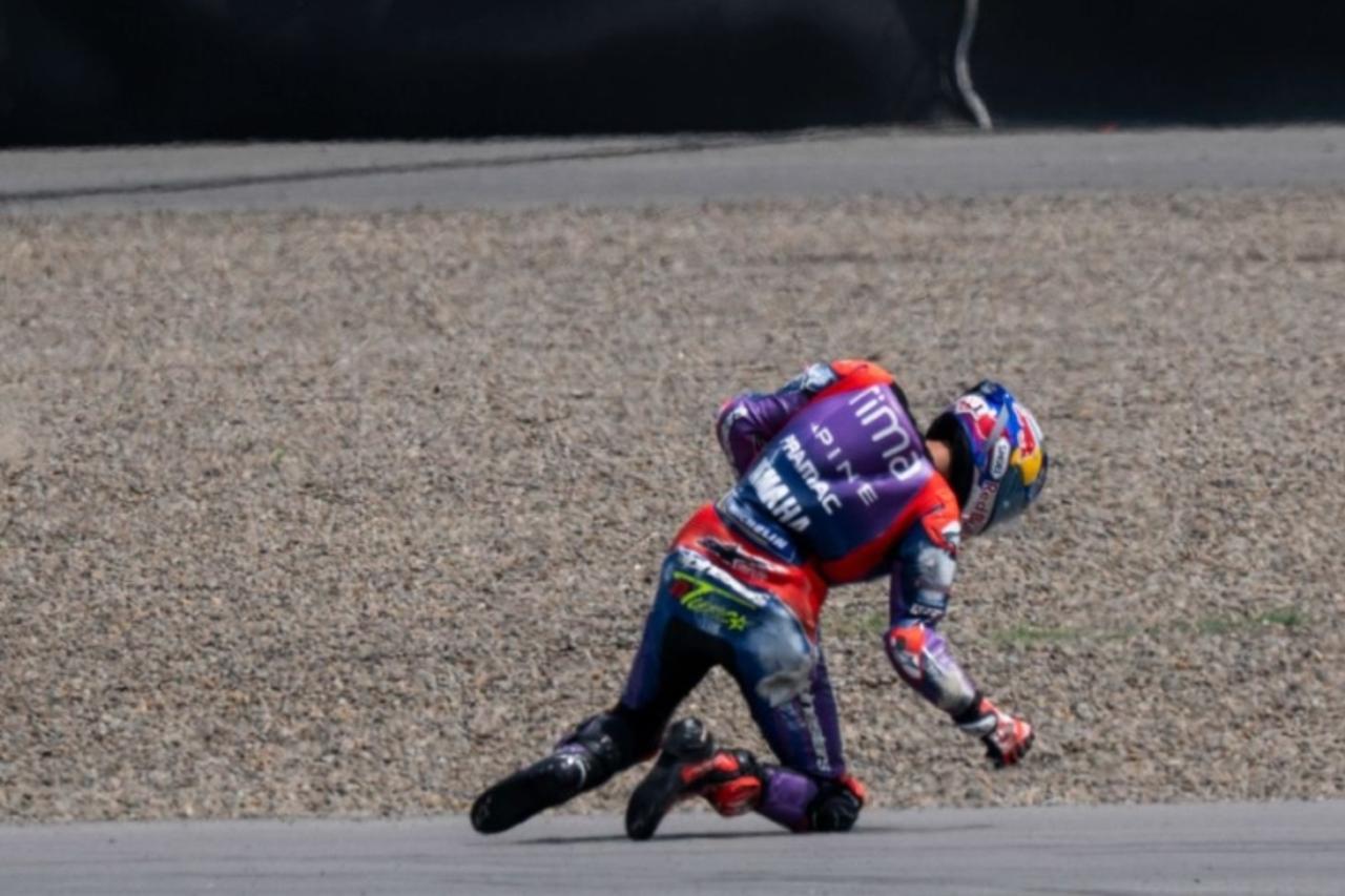 Turkish MotoGP star Razgatlioglu pops dislocated shoulder back into place, keeps racing
