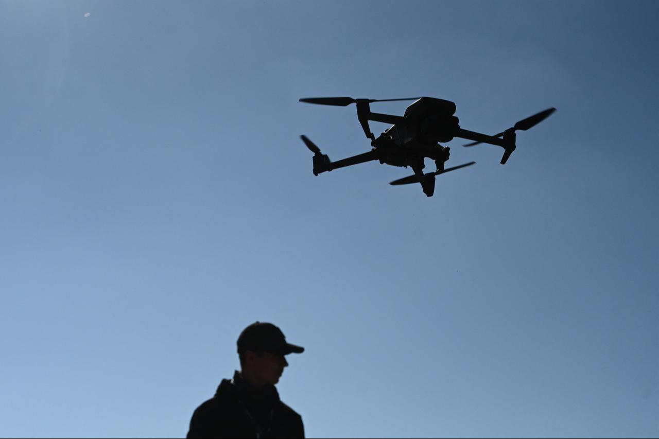 A Ukrainian serviceman operates a drone during the "Wild Drones" racing competition, designed to simulate battlefield conditions, at an undisclosed location in the Chernivtsi region, Sept. 30, 2026. (AFP Photo)