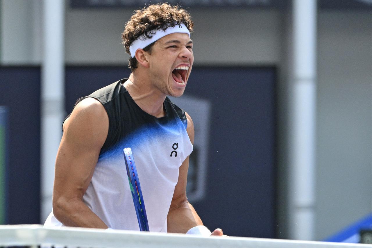USA's Ben Shelton reacts on a point against France's Arthur Gea during their men's singles match at the Shanghai Masters tennis tournament in Shanghai on Oct. 11, 2026. (AFP Photo)