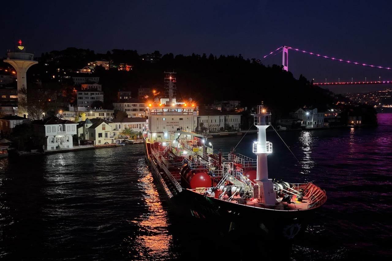 Chemical tanker narrowly avoids disaster near historic Bosphorus mansions in Istanbul