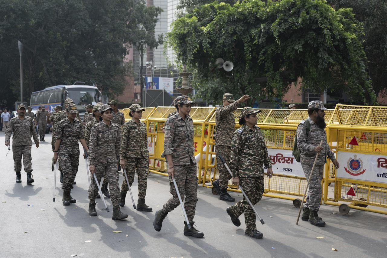 Security personnel arrive at a temporary checkpoint near Jantar Mantar in New Delhi on Oct. 11, 2026, amid protests demanding the resignation of India’s Chief Election Commissioner Gyanesh Kumar. (AFP Photo)