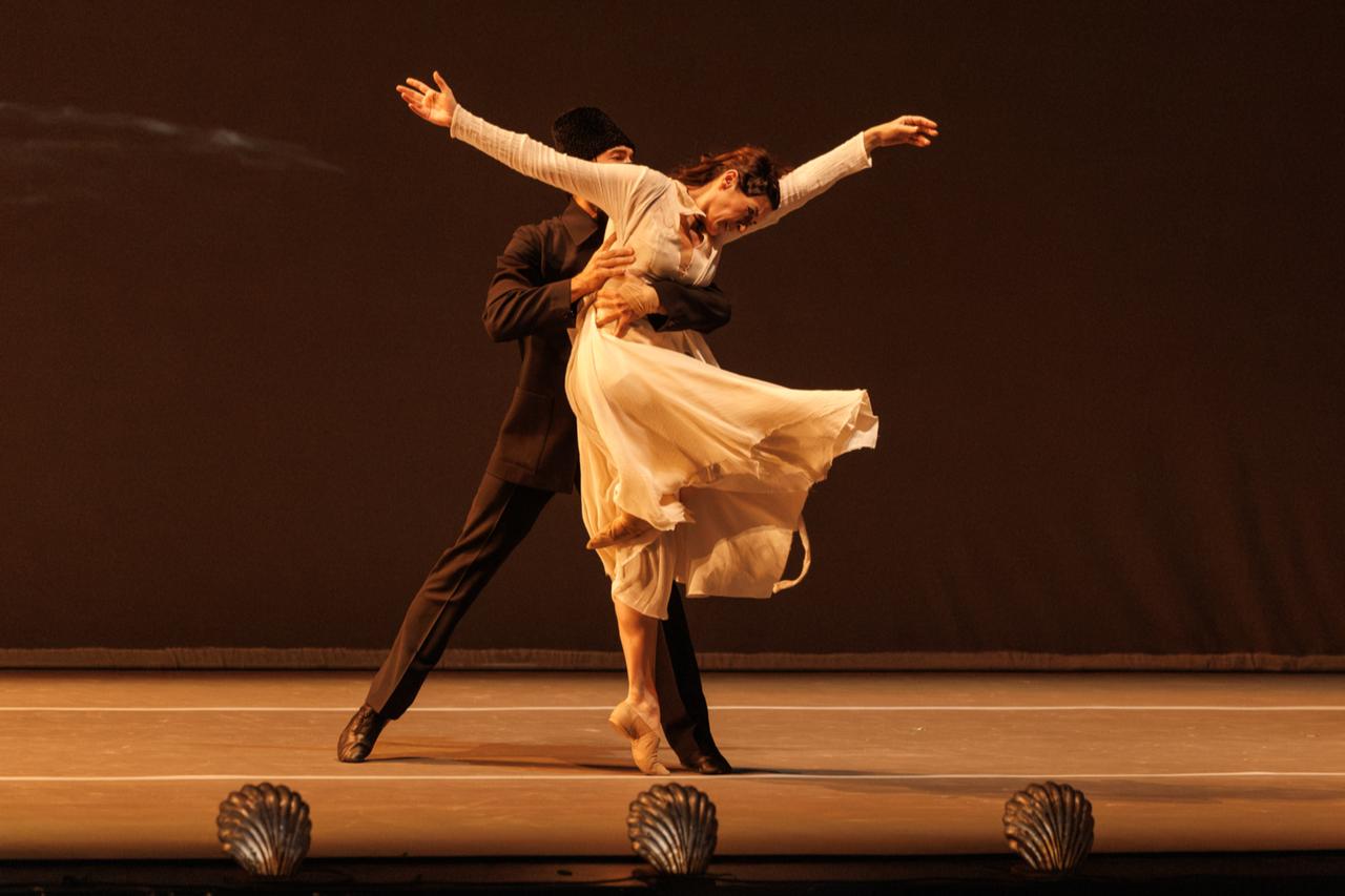 Modern ballet about Turkish stage pioneer Afife Jale premieres in Istanbul
