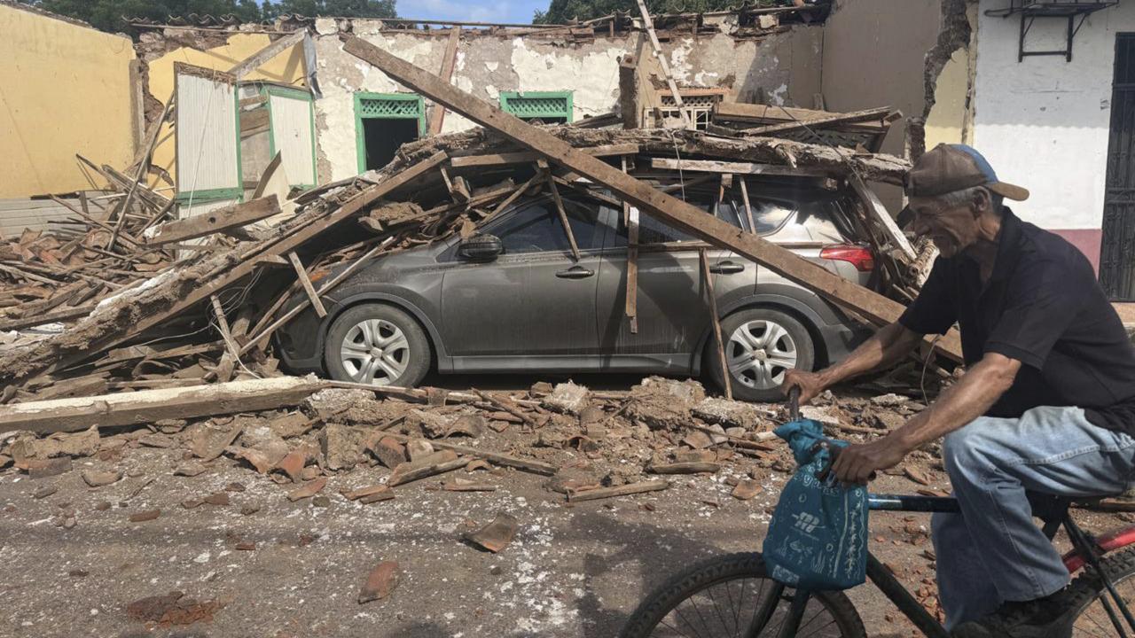 Panama cleans up after 7.7-magnitude quake