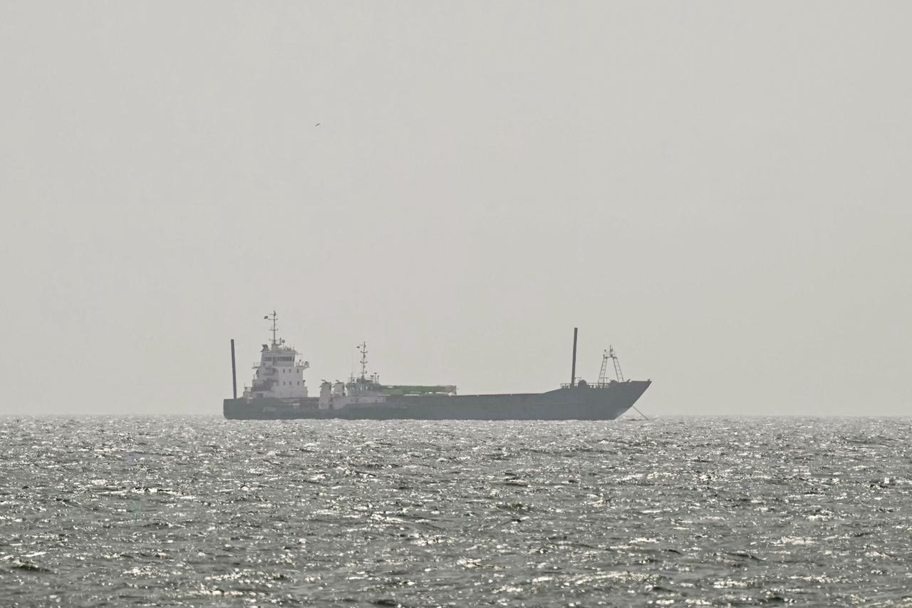Tanker captains pays $100,000 a month to run Strait of Hormuz gauntlet: Report