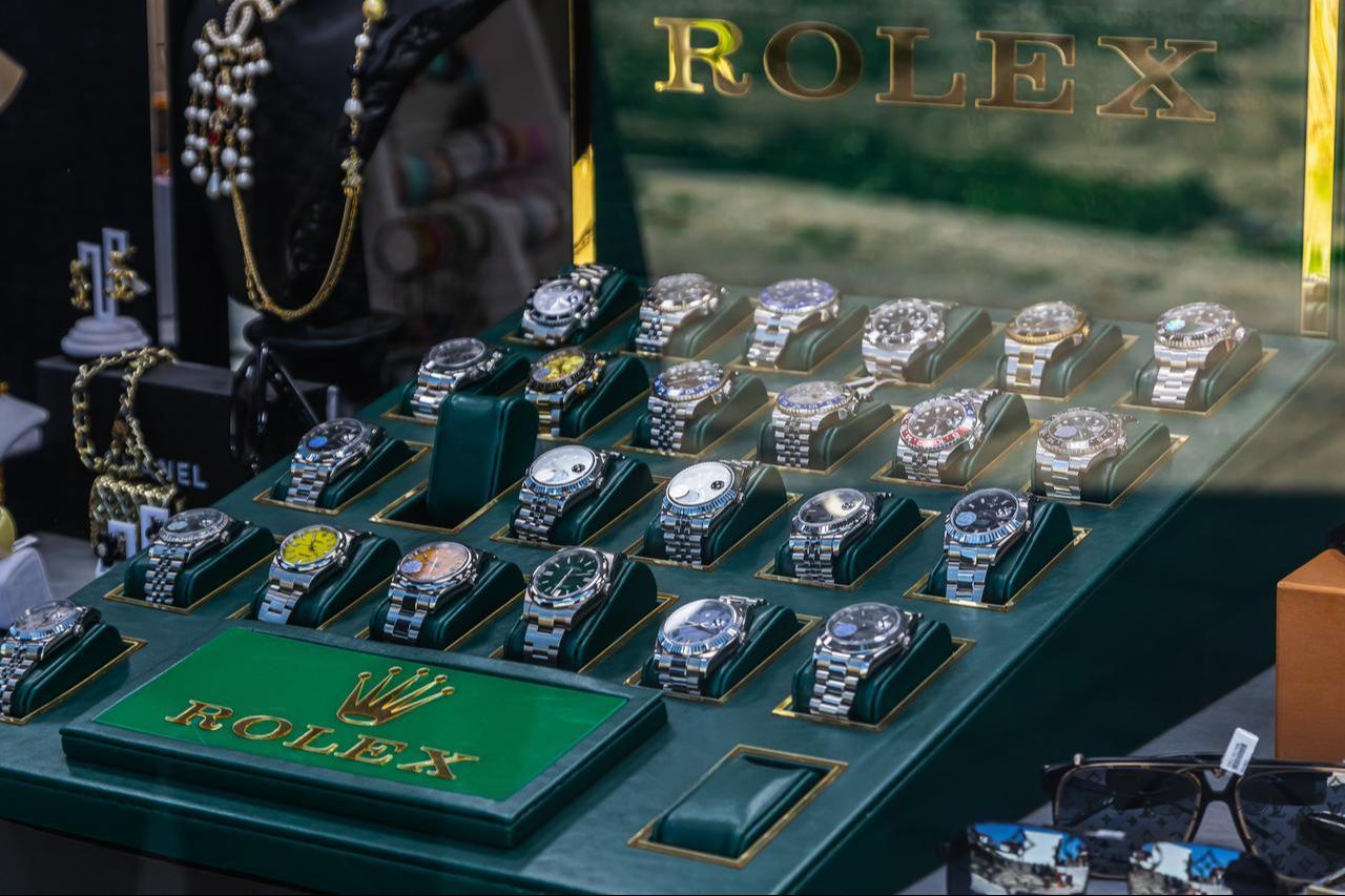The photo shows a shop window with a variety of men's Rolex watches in Antalya's Side, Türkiye, on February 3, 2023. (Adobe Stock Photo)