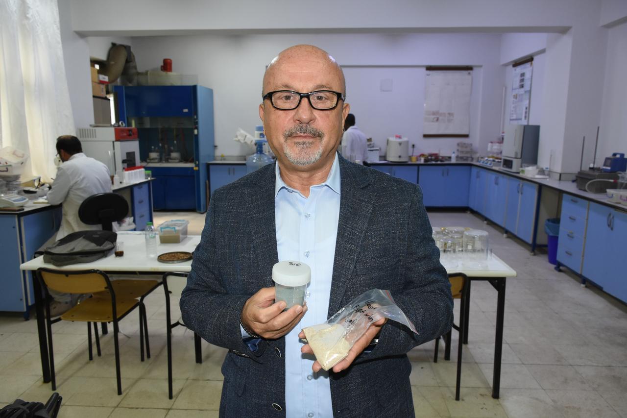 A researcher displays processed mineral samples developed through a zero-waste method for potential industrial use in Türkiye, Oct. 11, 2026. (AA Photo)