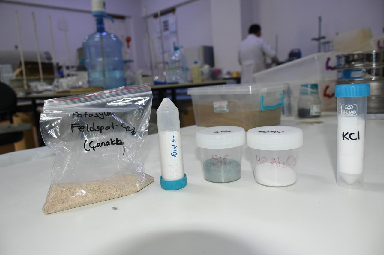Mineral samples, including feldspar and processed materials, are displayed in a laboratory during research into zero-waste raw material production in Türkiye, Oct. 11, 2026. (AA Photo)