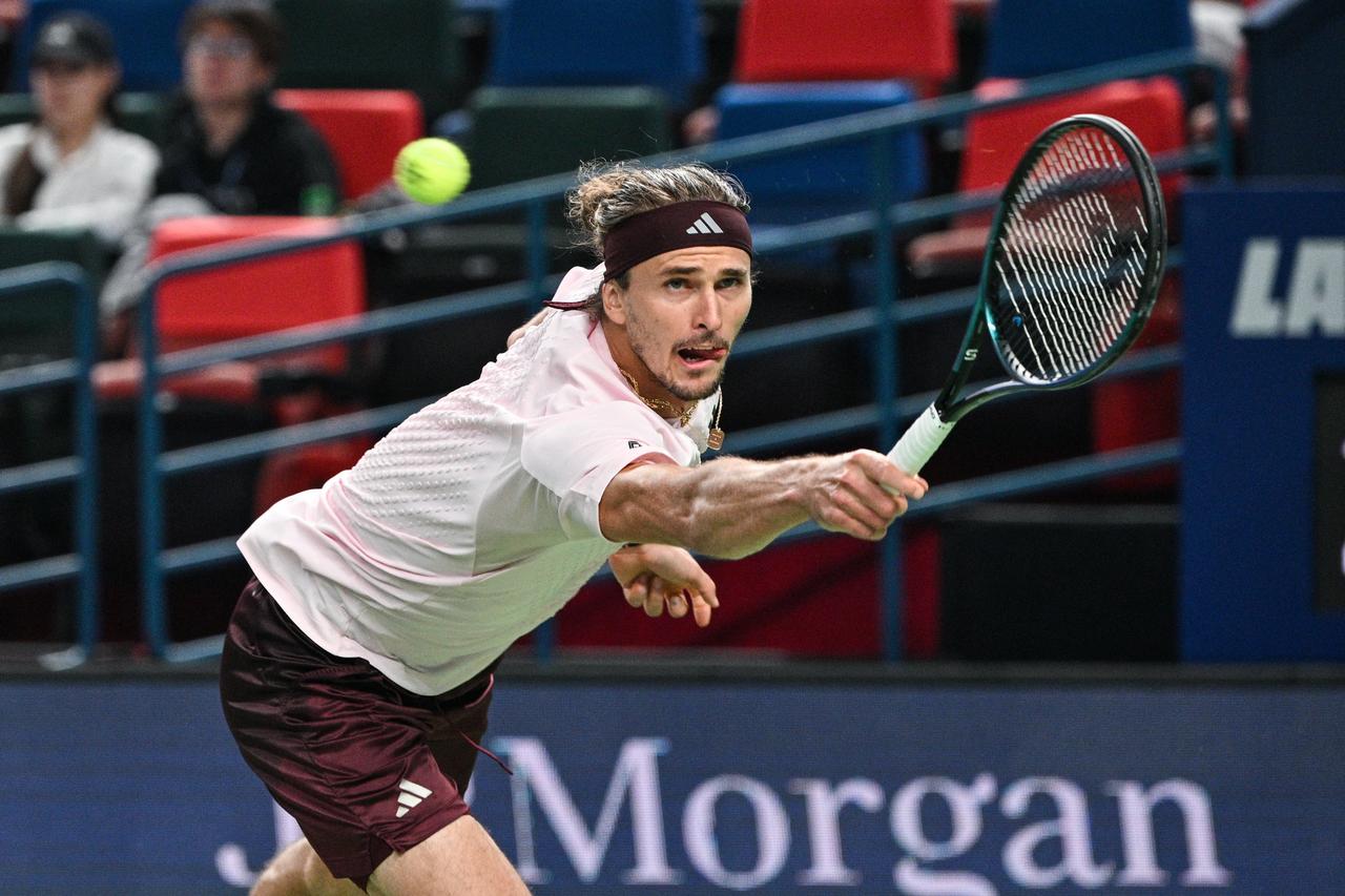 Zverev beats Halys in three sets to reach Shanghai Masters last 16