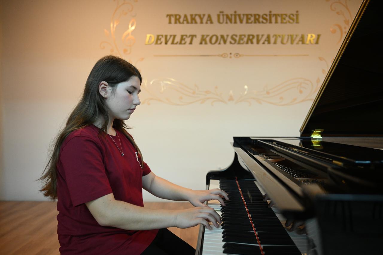 12-year-old Turkish pianist wins Bulgaria contest with folk-dance piece