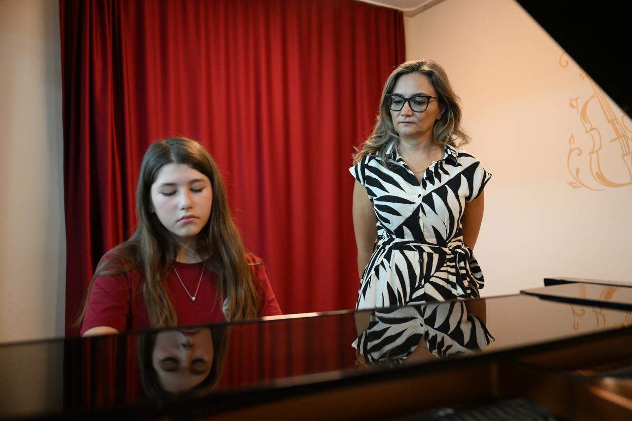 Pianist Alya Karen Alan, 12, took first place at a Bulgarian music contest after placing third last year. (AA Photo)