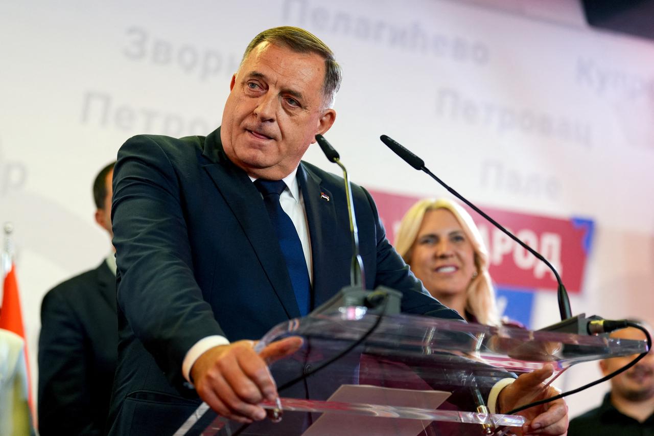 Bosnian Serb leader Milorad Dodik addresses the media after the preliminary results of Bosnia's general elections were announced in Banja Luka, in northern Bosnia, on October 4, 2026. (AFP Photo)