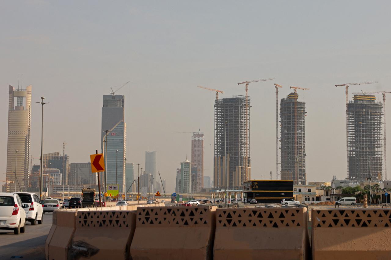 Explosions rattle Riyadh as coalition intercepts Houthi missile