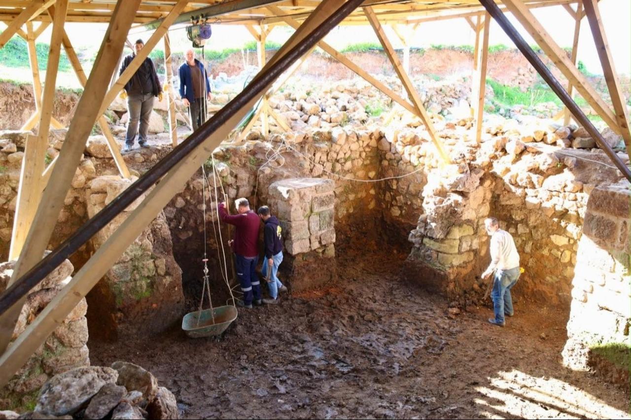 Archaeological excavations continue among the ancient stone walls of Kurul Castle in Ordu, northern Türkiye, where approximately 40% of the excavation work has been completed. (IHA Photo)