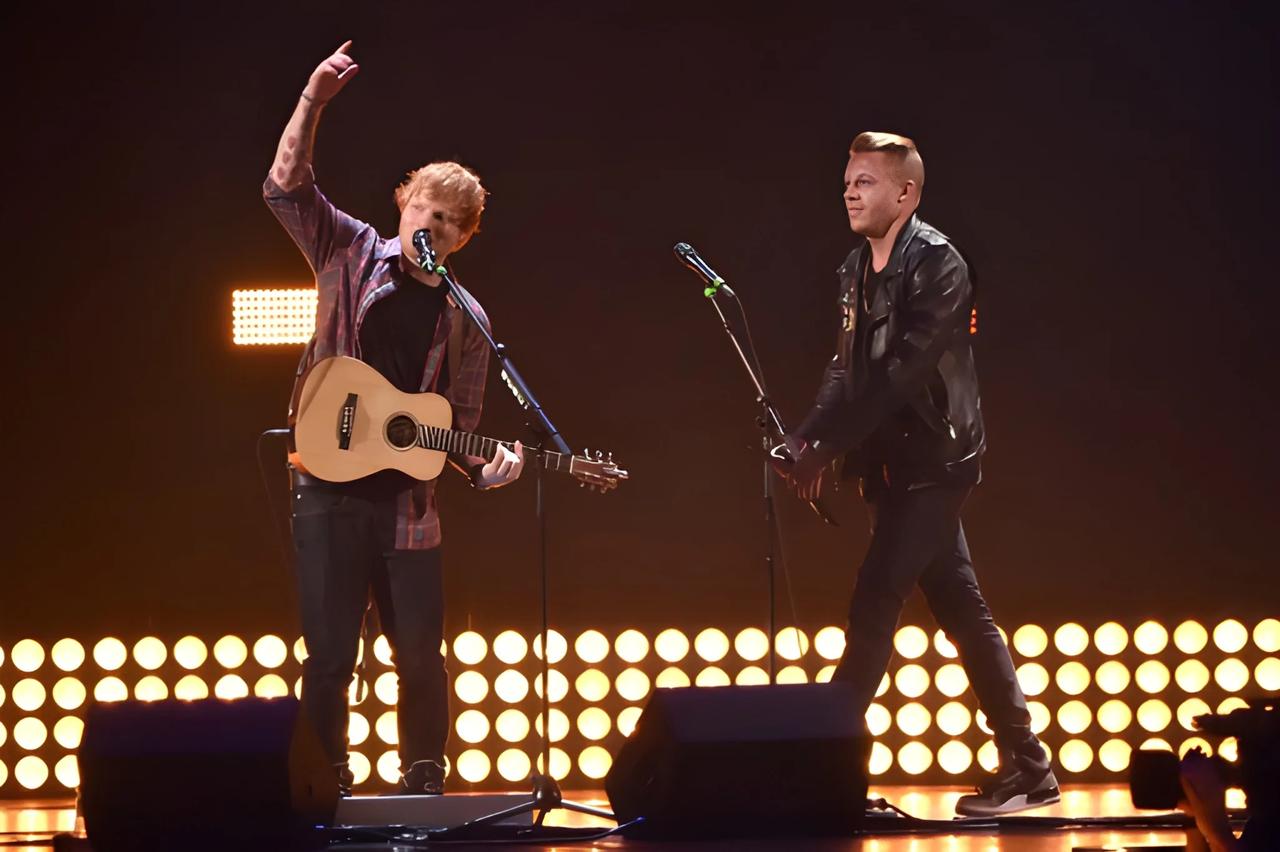 Musicians Ed Sheeran (L) and Macklemore perform onstage during the 2014 iHeartRadio Music Festival at the MGM Grand Garden Arena on September 20, 2014 in Las Vegas, Nevada. (AFP Photo)