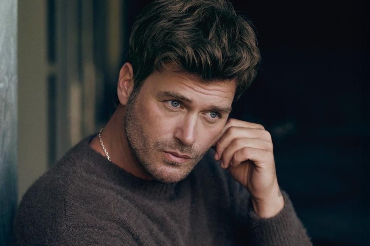 Turkish star Kivanc Tatlitug quits social media, buys 24 books instead