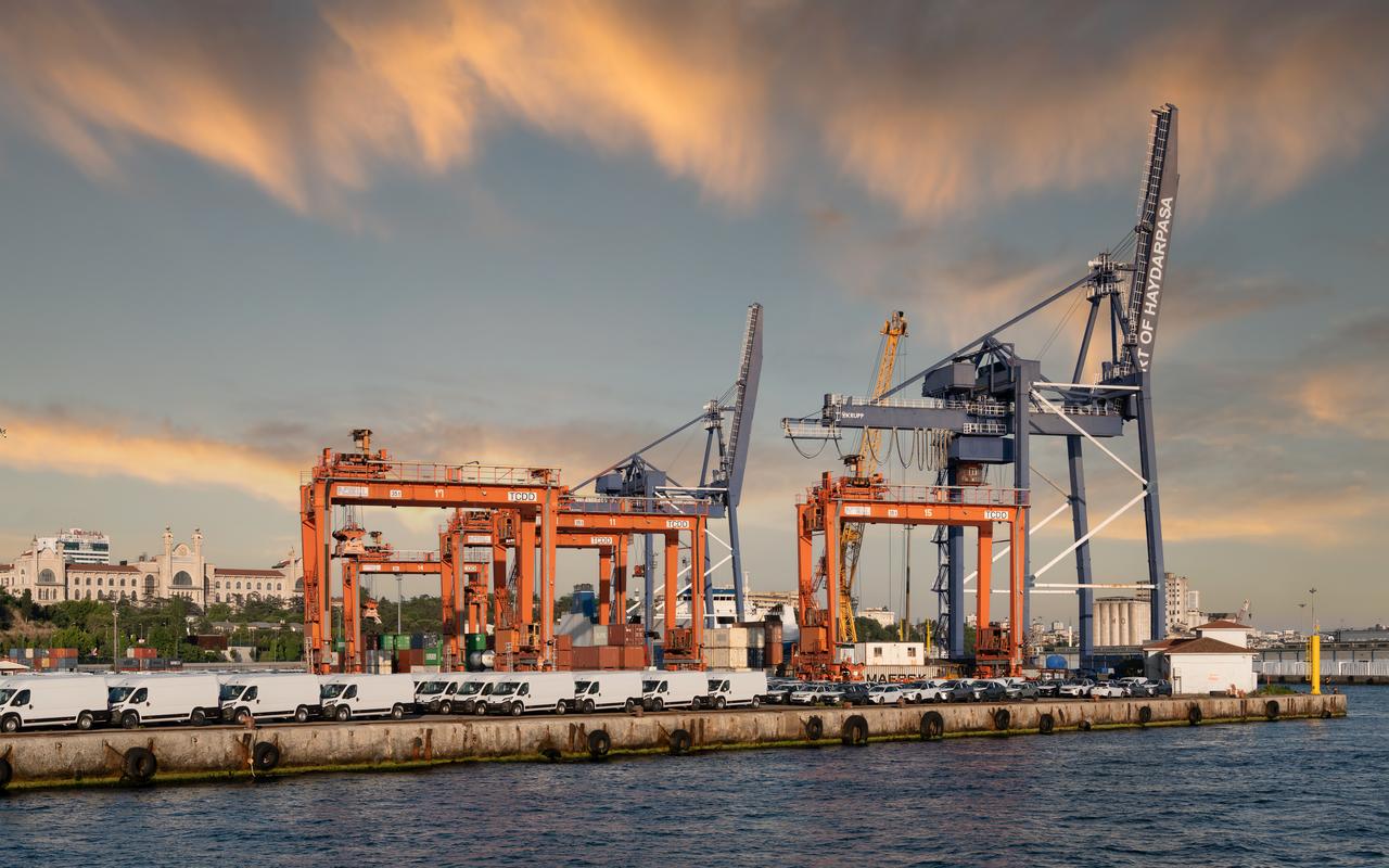Container cranes and vehicles at the Port of Haydarpasa in Istanbul, Türkiye, June 5, 2025. (Adobe Stock Photo)