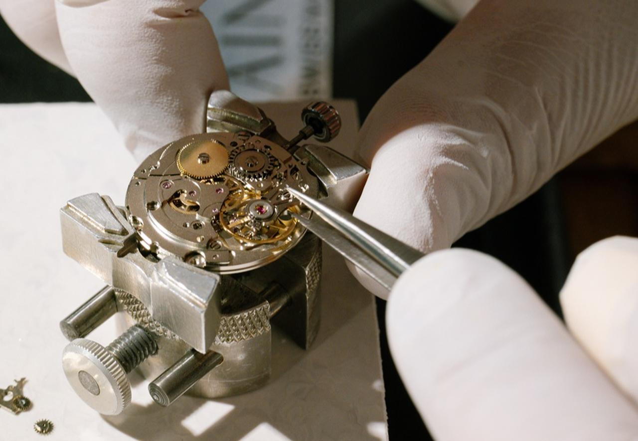 A watchmaker carefully works on the intricate components of a mechanical watch movement during a live craftsmanship demonstration at the Istanbul Watch Festival in Istanbul, Türkiye, Oct. 10, 2026. (Photo via Istanbul Watch Festival)