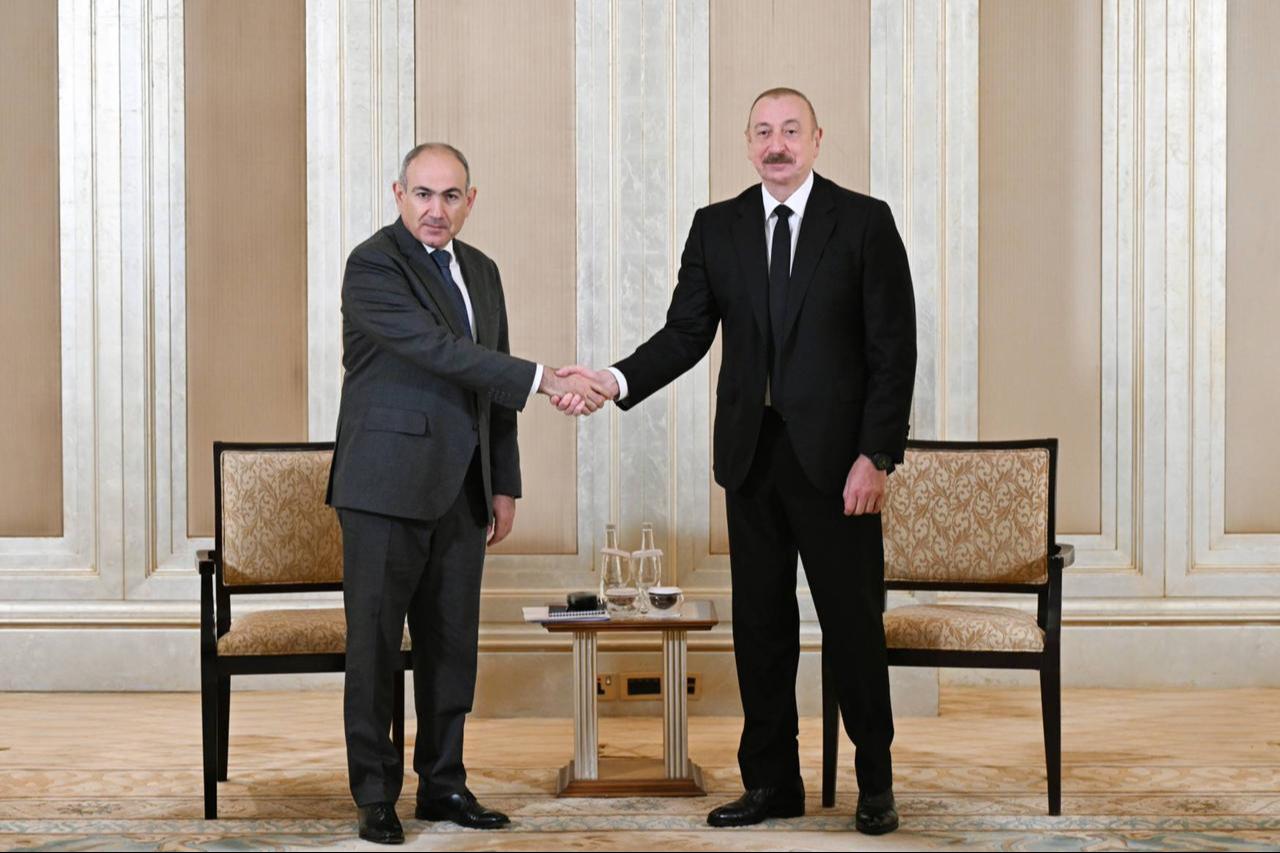 Azerbaijani President Ilham Aliyev (R) and Armenian Prime Minister Nikol Pashinyan (L) meet in Abu Dhabi, the capital of the United Arab Emirates on July 10, 2025. (Photo by Azerbaijani Presidency / Handout / AA)
