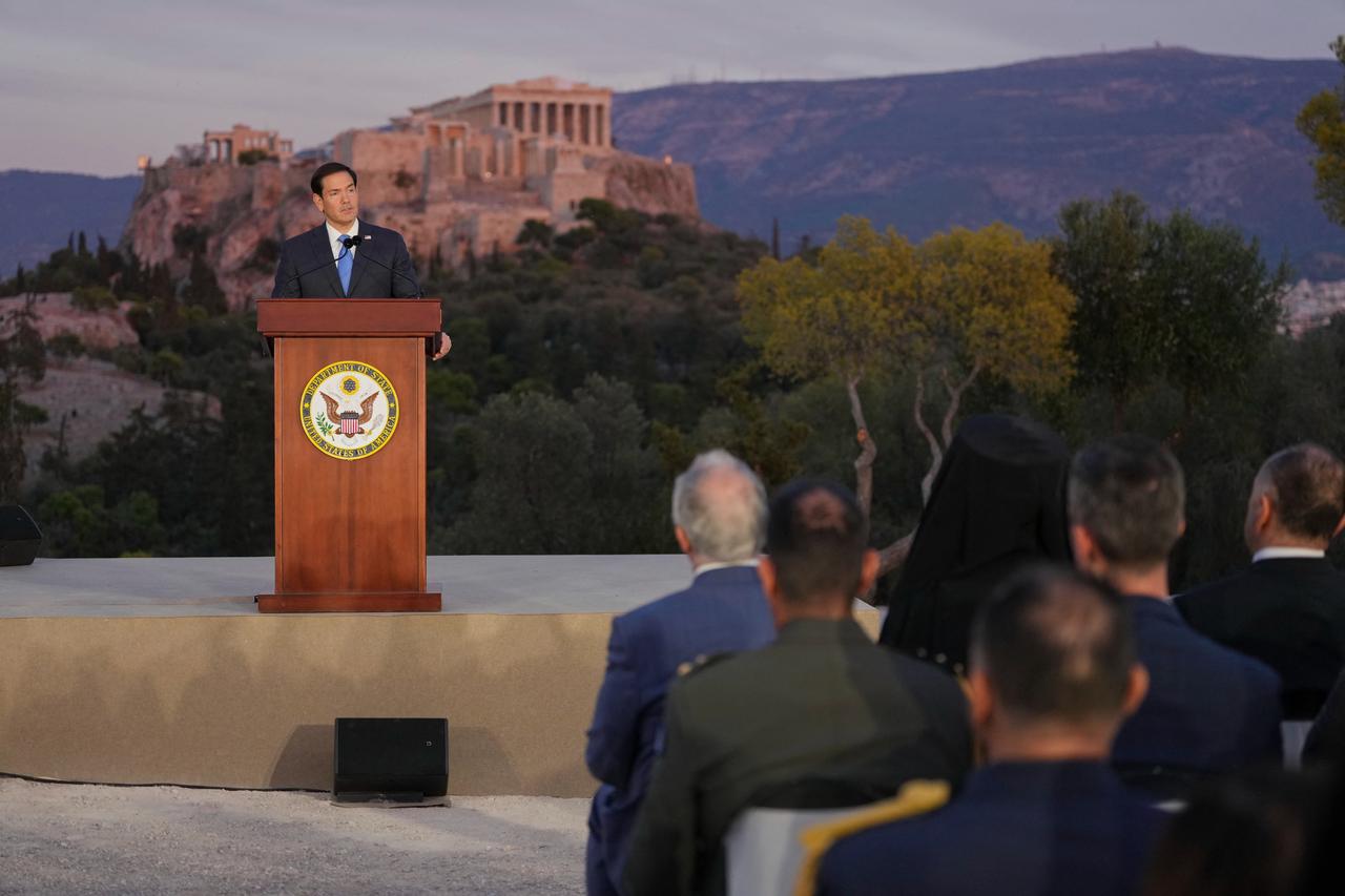 U.S. Secretary of State Marco Rubio speaks at the Pnyx hill, where ancient Athenians held democratic assemblies, with the ancient Parthenon temple atop the Acropolis seen in the background, in Athens on October 7, 2026. (AFP Photo)