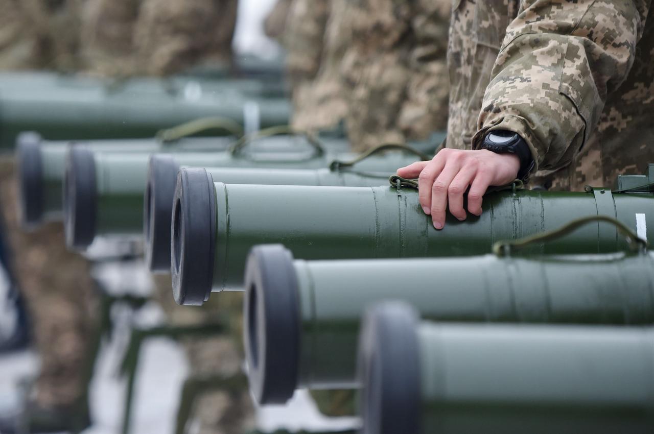 Ukrainian servicemen attend the handover ceremony of military heavy weapons and equipment in Kiev on November 15, 2018. (AFP Photo)