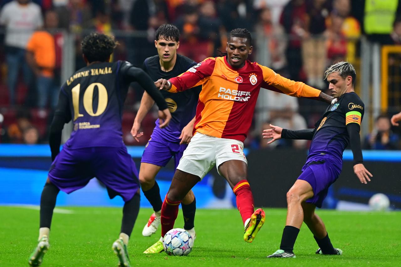 Barcelona rally from a goal down to beat Galatasaray 4-1 in Champions League