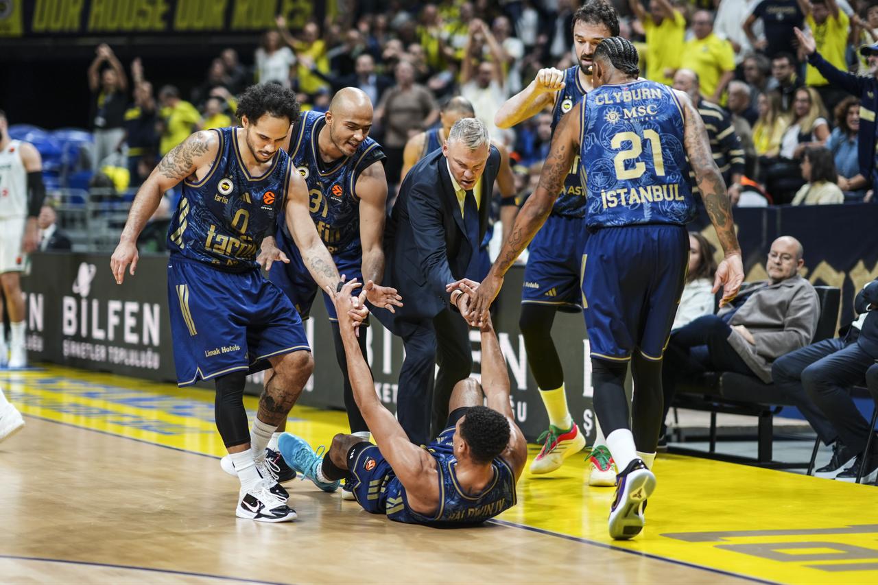 Wade Baldwin of Fenerbahce Tarfin on the floor against Marius Grigonis (40) of Zalgiris Kaunas during the EuroLeague round 5 basketball match between Fenerbahce Tarfin and Zalgiris Kaunas at Ulker Sports and Event Hall in Istanbul, Türkiye on October 13, 2026. (AA Photo)