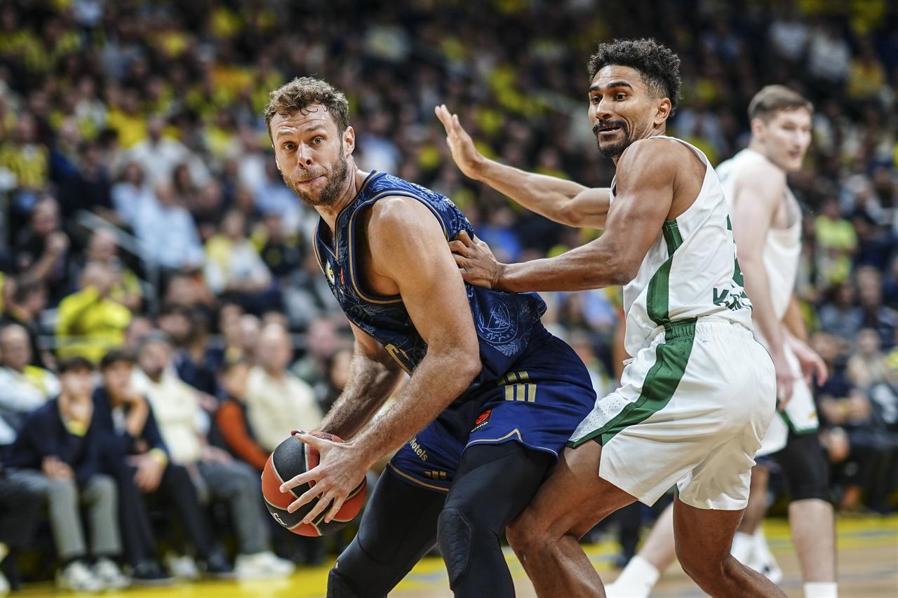 Nicolo Melli (L) of Fenerbahce Tarfin in action against Maodo Lo (R) of Zalgiris Kaunas during the EuroLeague round 5 basketball match between Fenerbahce Tarfin and Zalgiris Kaunas at Ulker Sports and Event Hall in Istanbul, Türkiye on October 13, 2026. (AA Photo)