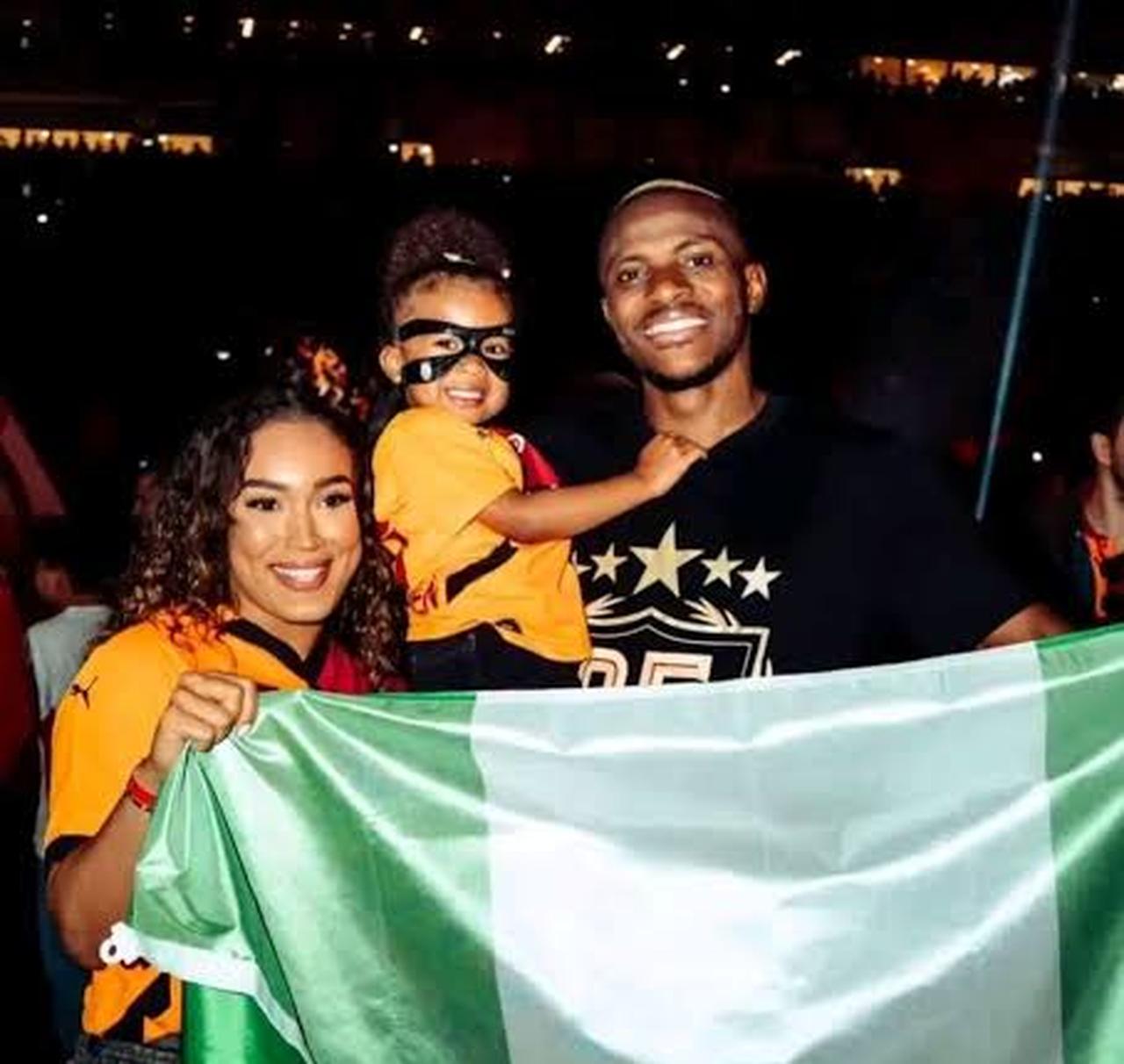 The photo shows Stefanie Kim Ladewig (L), the girlfriend of Galatasaray's Nigerian striker Victor Osimhen (R) at an unspecified location and time. (Photo via X)