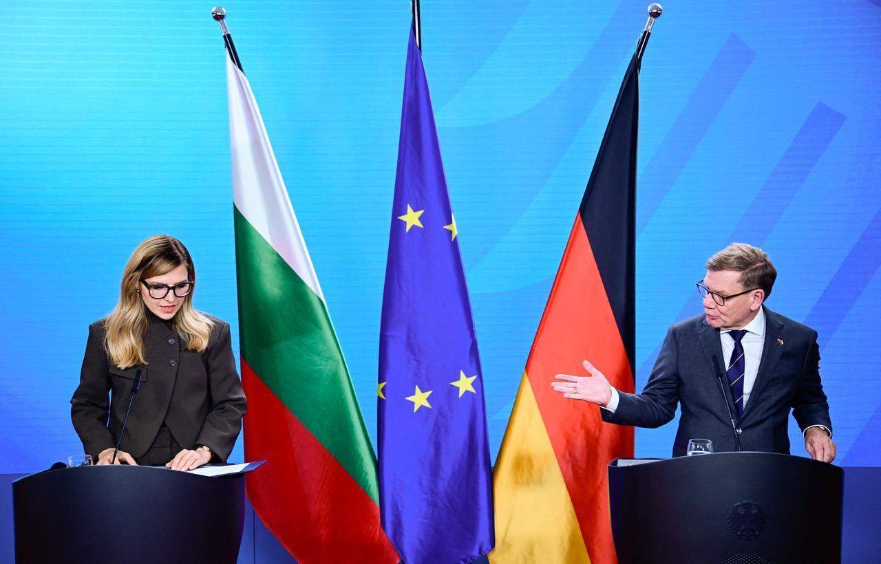 German Foreign Minister Johann Wadephul (R) and his Bulgarian counterpart Velislava Petrova-Chamova address a press conference on October 14, 2026 at the Foreign Office in Berlin. (AFP Photo)