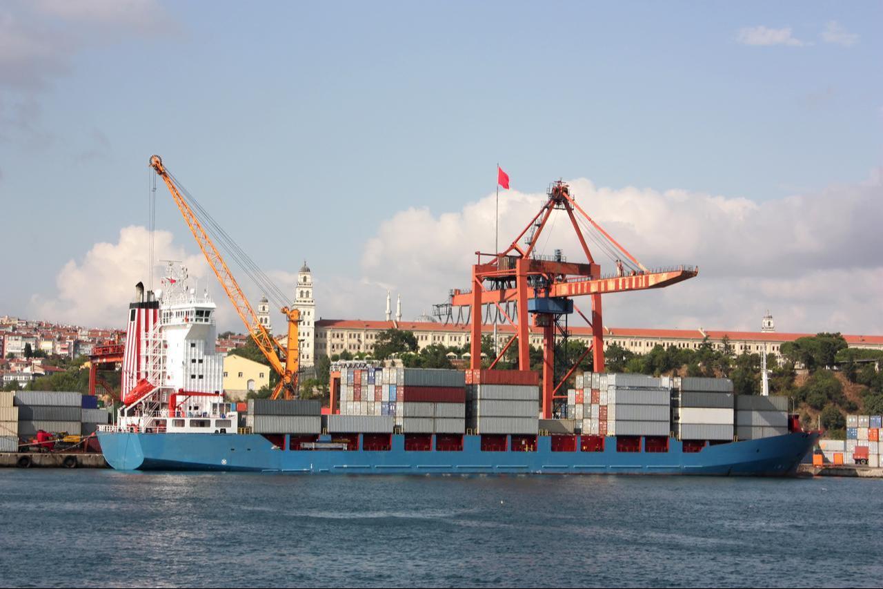 A container ship loaded with cargo sits at a port in Türkiye. (Adobe Stock Photo)