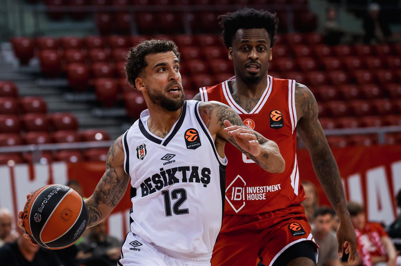 Scottie Wilbekin (L) of Besiktas Istanbul in action against Antonio Blakeney (R) of Hapoel TBI Tel Aviv during the EuroLeague regular season basketball between teams of Hapoel IBI Tel Aviv and Besiktas Istanbul at the 8888 Arena in Sofia, Bulgaria on October 14, 2026. (AA Photo)