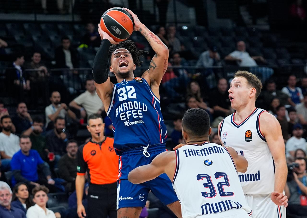 Anadolu Efes player Matthew Strazel (32) in action against Johannes Thiemann (32) of Bayern Munich during their EuroLeague Week 5 game between Anadolu Efes and Bayern Munich at the Turkcell Basketball Development Center, on October 14, 2026 in Istanbul, Türkiye. (AA Photo)
