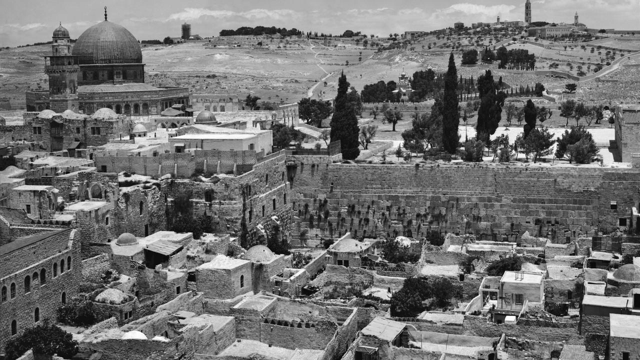 Century of Jerusalem life captured in newly accessible photo archive
