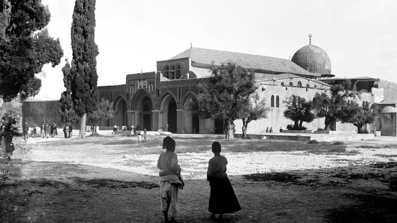 Century of Jerusalem life captured in newly accessible photo archive