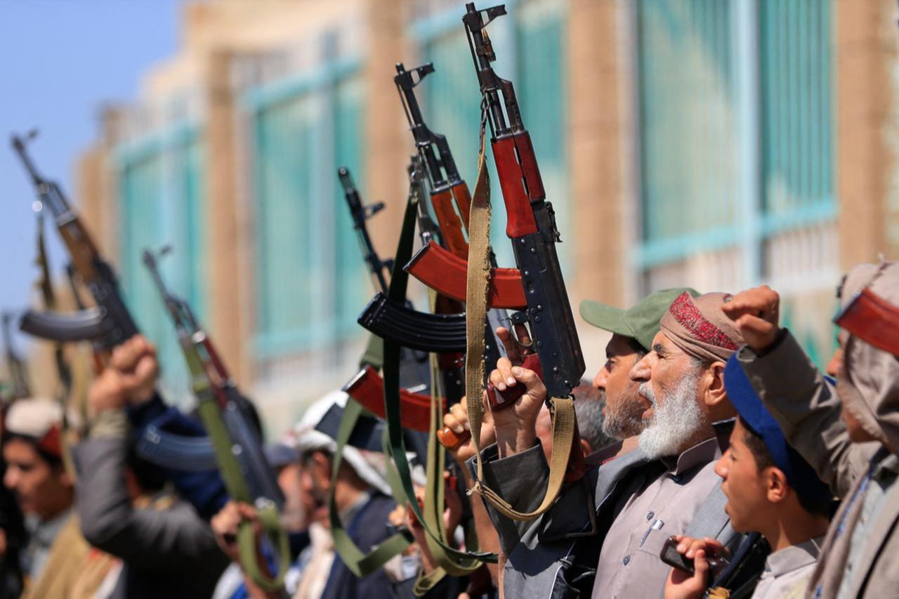 Houthi missiles strike presidential palace in Aden, killing at least four