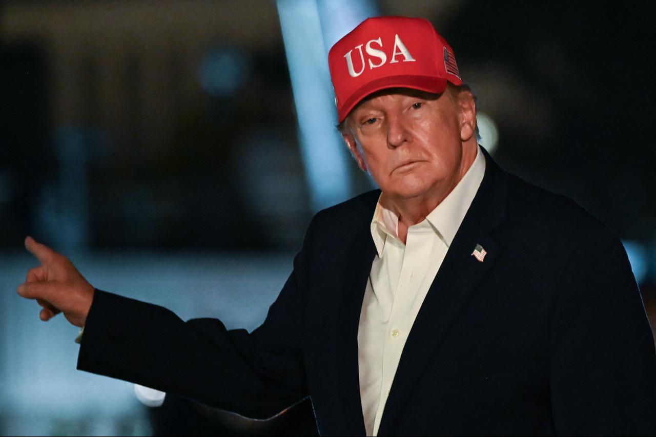 US President Donald Trump gestures after arriving on Marine One on the South Lawn at the White House in Washington, DC, in the early hours of October 15, 2026. (AFP Photo)