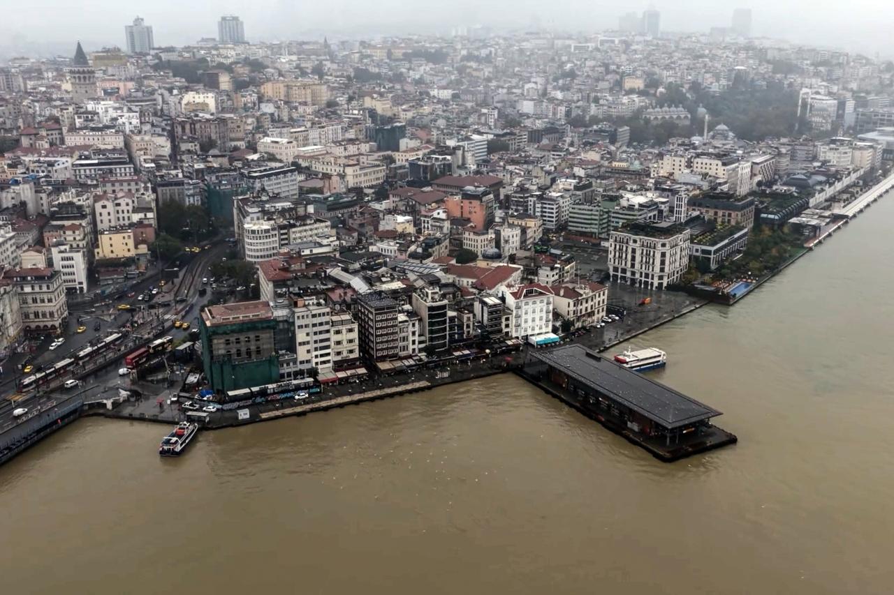 Istanbul floods kill 3 as 43 flights diverted, schools close
